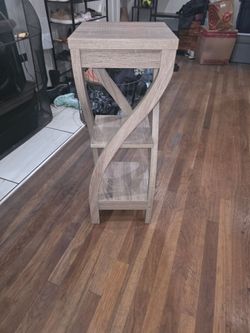 Accent table