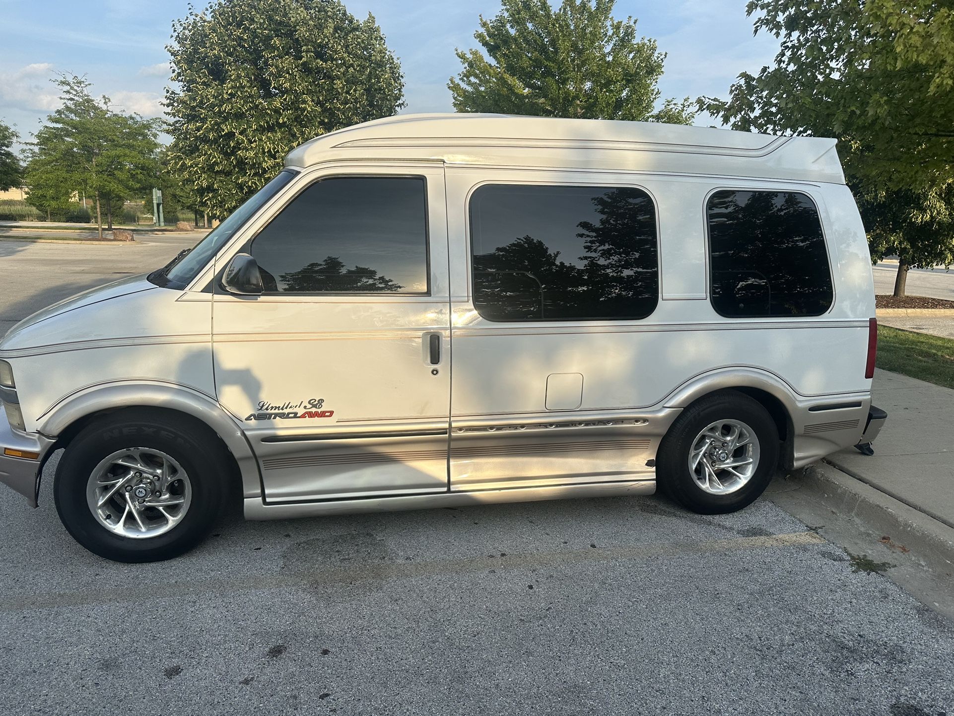 2000 Chevrolet Astro Van