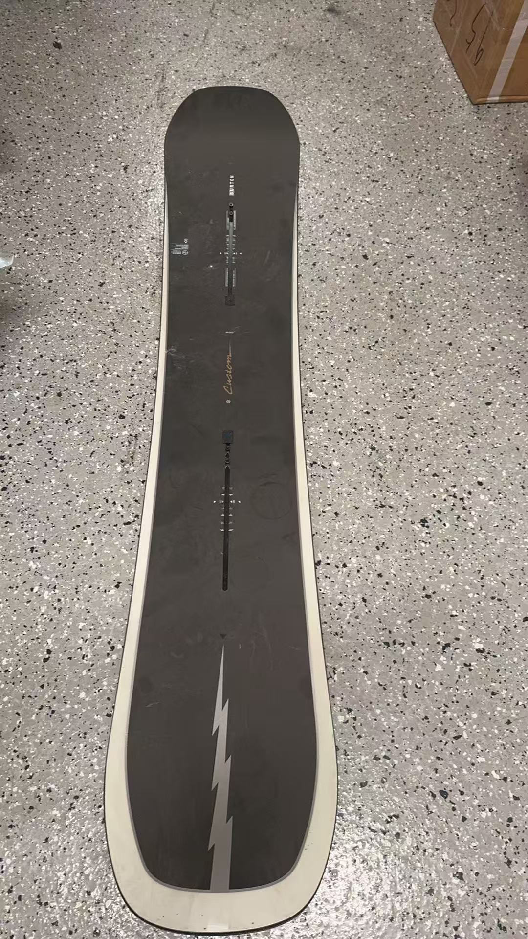 Selling a Burton classic ski set, 9.9% new. 166mm wide skis (no scratches), size 10 shoes, bindings, and a helmet. Available individually or as a pack