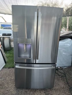 GE - 27.7 Cu. Ft. French Door Refrigerator new open box never used