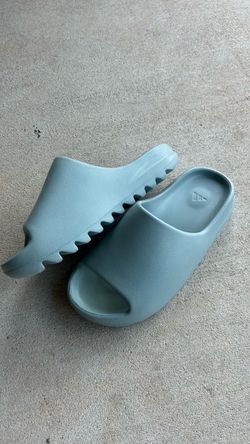Yeezy Adidas slides light blue color Size 9