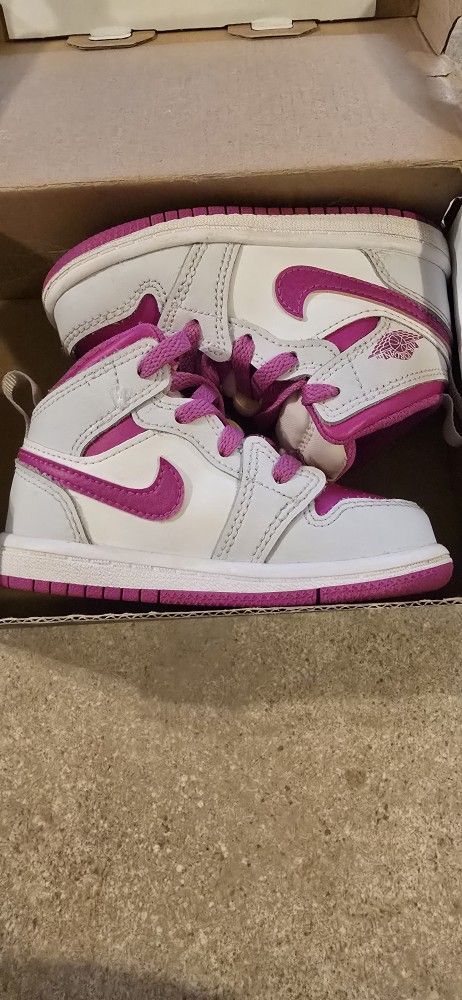 Retro Jordan 1 Mid Top Toddler Shoes