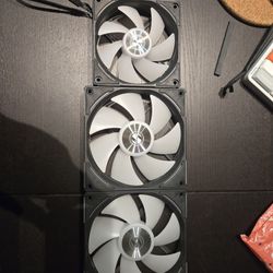 Lianli AL120 V2 Fan And AL140 Fans