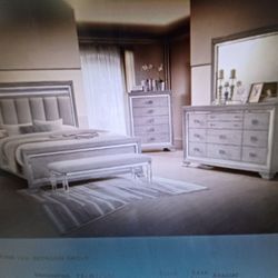 5 Pc Bedroom Set With Chest