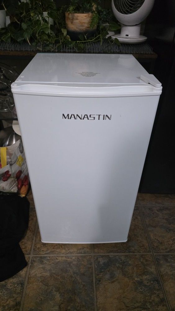 4.4cf Refrigerator