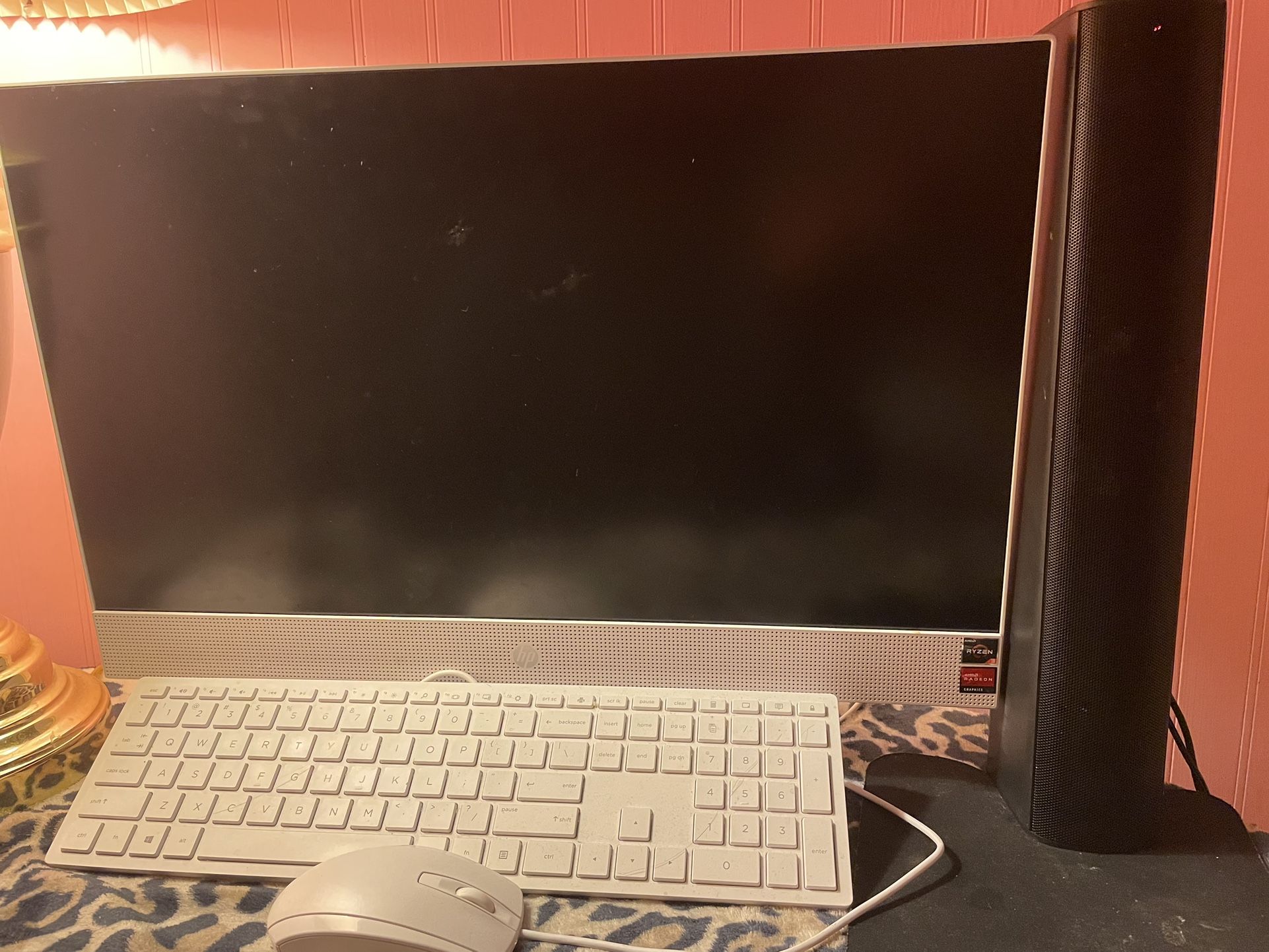 Hp All In One Pc Includes Pc, Mouse, Keyboard, And Sound bar 