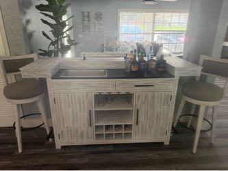 Bar with 2 stools