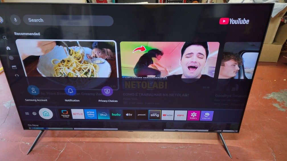 82 inch SAMSUNG _QLED SMART TV. With All APS, Disney Channel, YouTube, Netflix, etc. In Perfect Condition, On Stan With Smart Remote Control.