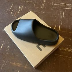 Yeezy Slides Size 10 Onyx