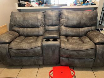 2 seater recliner couch with center console
