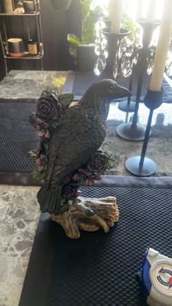 Halloween  Crow Statue