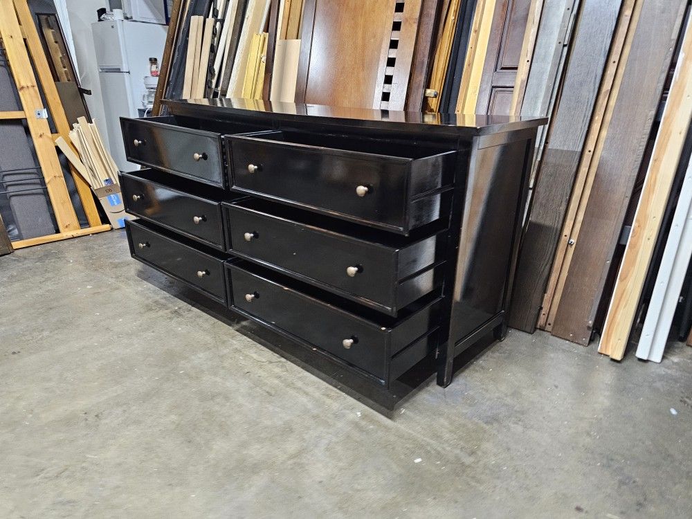 Dresser 