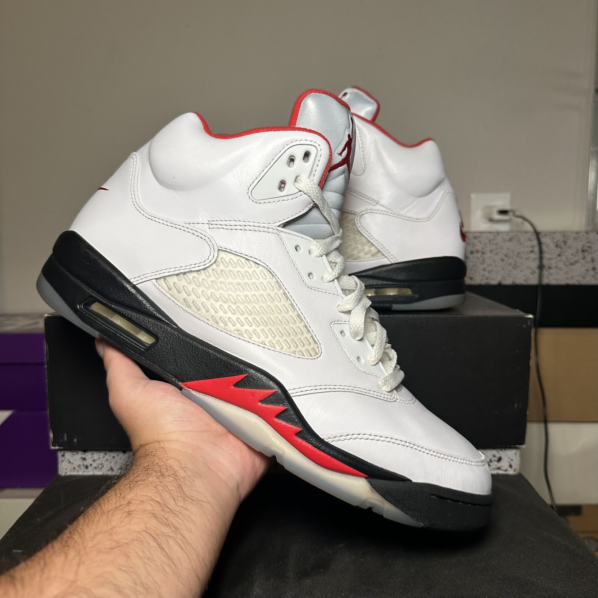 Jordan 5 Fire Red 
