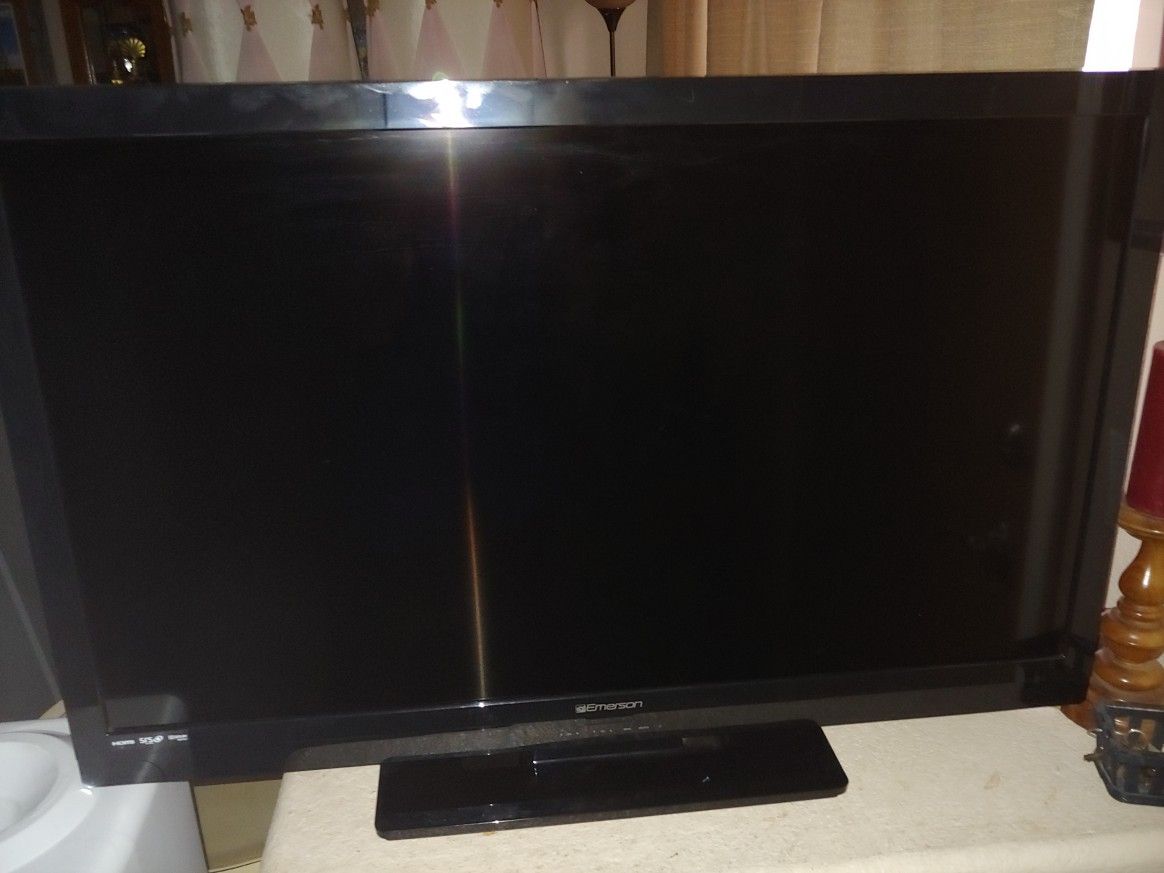 Emerson 40 inch HD TV