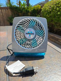 Vornado Retro Personal Desk Fan – Gray & Blue