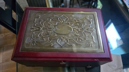 Jewelry box