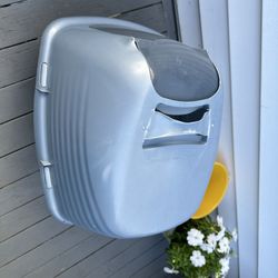 Enclosed Cat Box