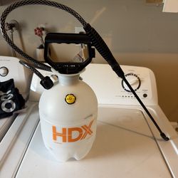 Top Rated 2 Gallon MultiPurpose Lawn and Garden Pump sprayer like new