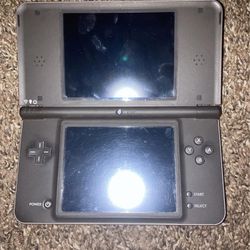 A DS With Case And Tons Of Games