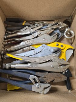 Assorted pliers lot