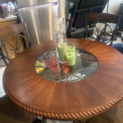 Round dining table With 4 Chairs