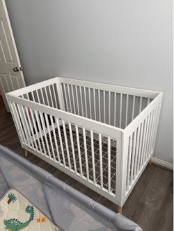 Delta Children Jordan 4-in-1 Convertible Crib – Bianca White