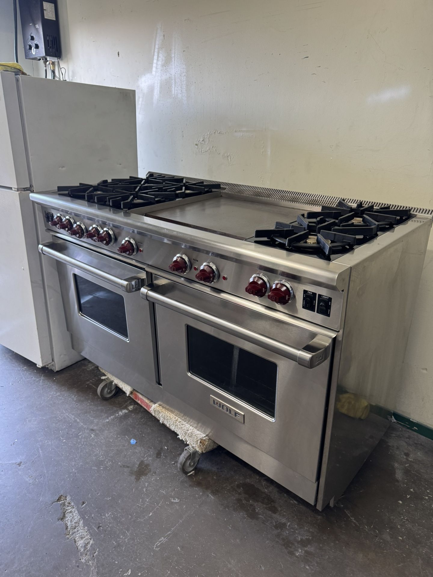 Wolf 60” Stainless Steel Gas Range Stove 