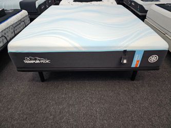 Brand-New Tempur-Pedic LuxeBreeze 2.0 Firm - King Mattress | New In-Box