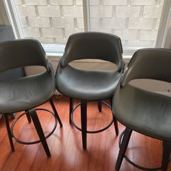 3 Bar Stools