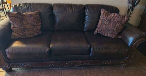 3 sofas (250.00)