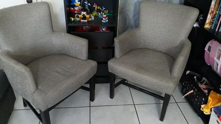Living Rooms Chairs 