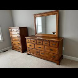 (FREE DELIVERY) Solid wood bedroom set