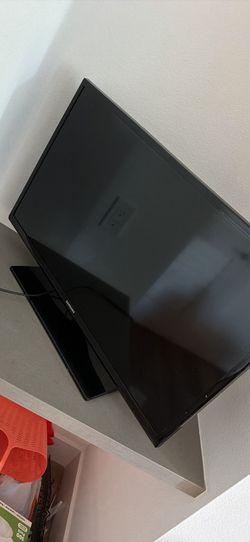 Samsung 32" LED TV – Excellent Condition
