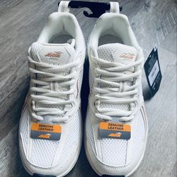 Women’s Avia size 8 Sneaker