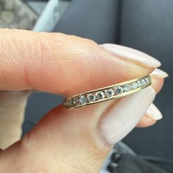 10k Gold Wedding Band With 18 Genuine Diamonds 