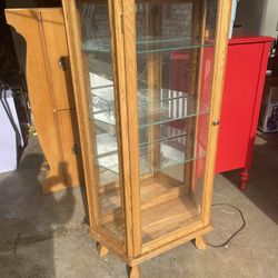 Curio Cabinet, lighted with mirror and 3 glass shelves