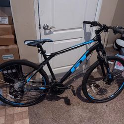 GT AGGRESSOR  PRO MOUNTAIN BIKE DISC BRAKES LIKE NEW SIZE LARGE
