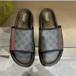Gucci black Rubber slides sandals size 10  , with box 📦