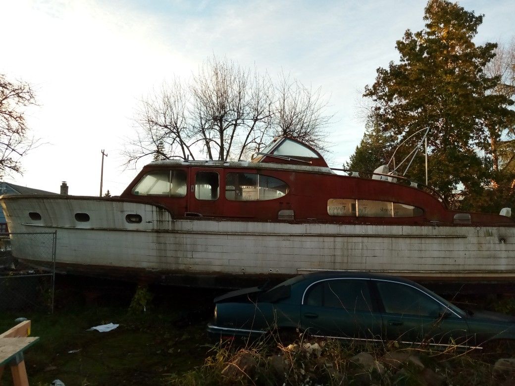 Chris Craft Boat
