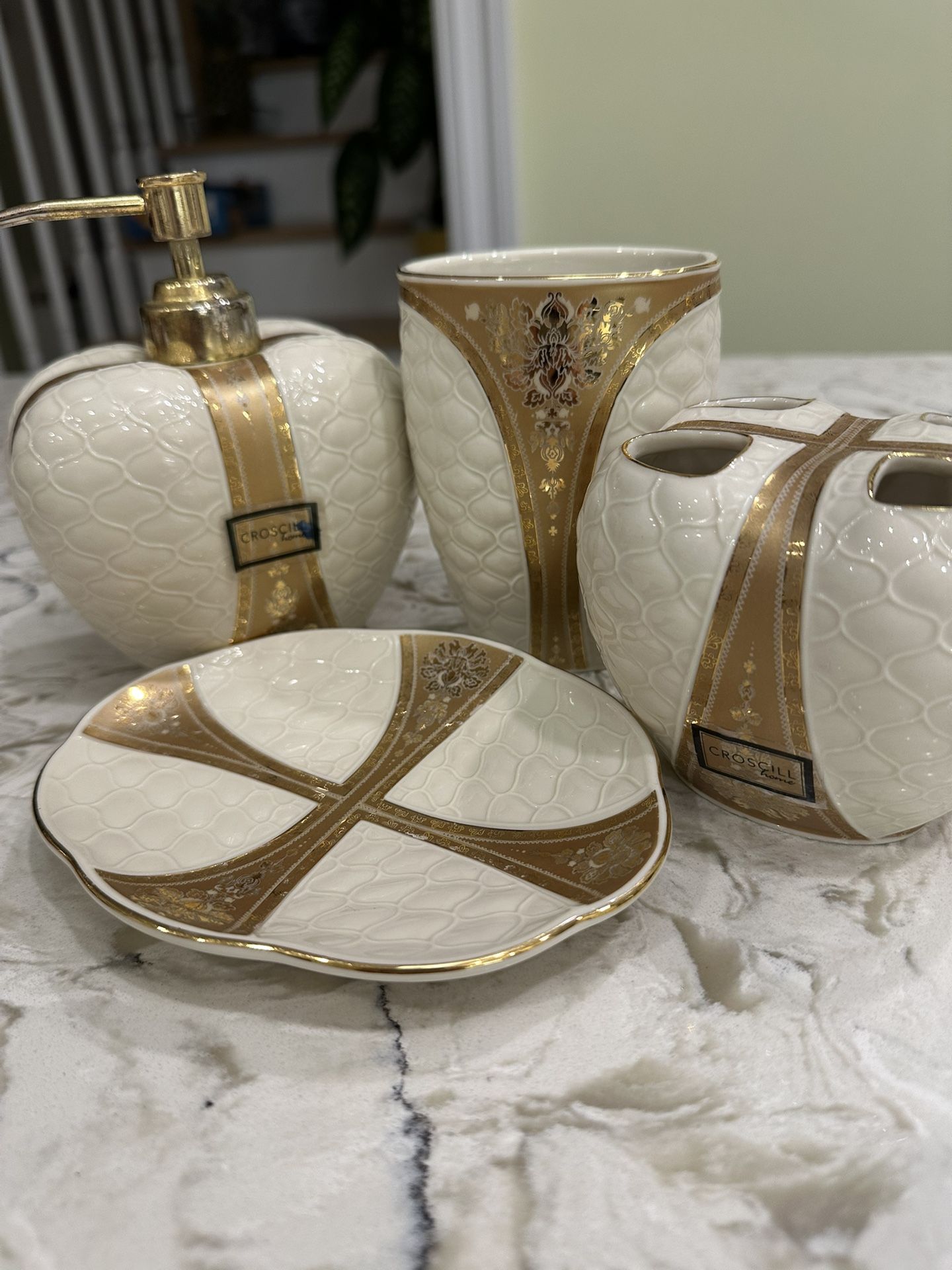 Bathroom Set By Croscil