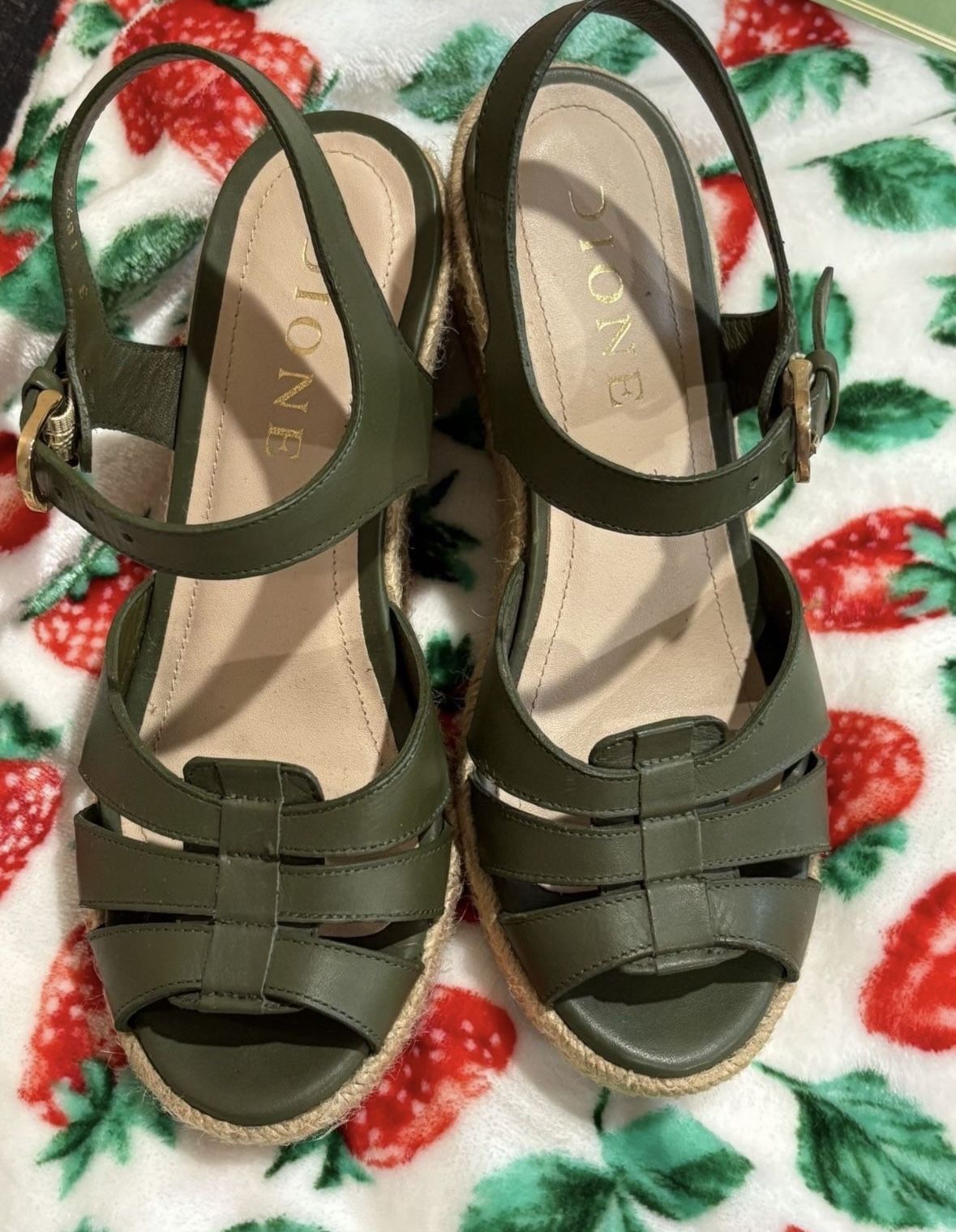 Dione Platform Wedges 6.5 (Like New)