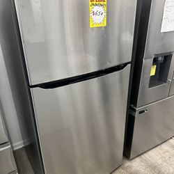 LG Top Freezer Refrigerator 33”
