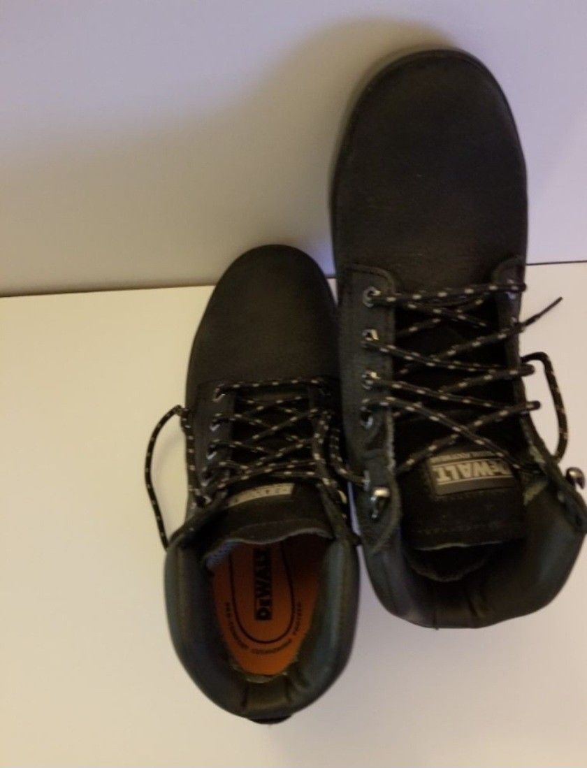 Look At My Offers 👀Page I Have More Items!

Good Working Boots! 👷‍♂️👷‍♀️
Black DEWALT Unisex Work Boots - Steel Toe -Size 7(W)🥾🥾 5(M)