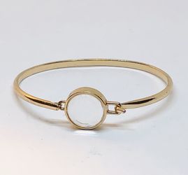 Gold plated bracelet with round cut clear plastic stone