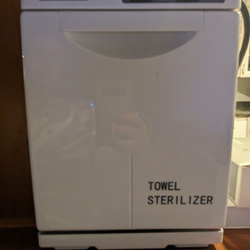 Hot towel sterilizer