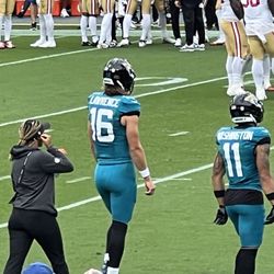 2 Tickets – 49ers vs Titans (Red Zone – Section 111, Row 9)