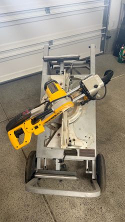 DeWALT 12” double bevel sliding compound miter saw