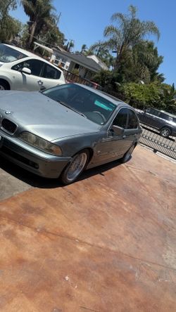 2001 BMW 525i