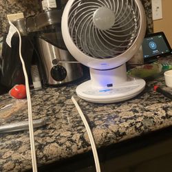 fan with 5 settings (timer) (pressure) (sleep mode) (rotate) (moves)