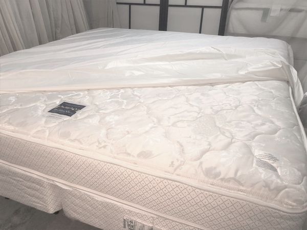 Serta King Mattress Set - Free Delivery, Very clean ...